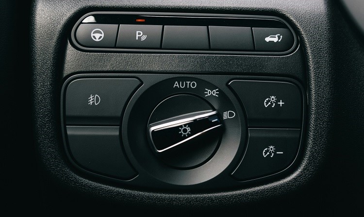 Slika /Ilustracije/Promet/Auto svijetala.jpg